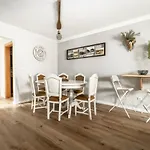 بيت للعطل The Port House